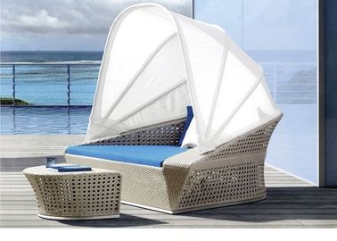 Nửa Oval Phong cách PE mây Sun giường Patio Furniture Chaise Lounge Với Canopy